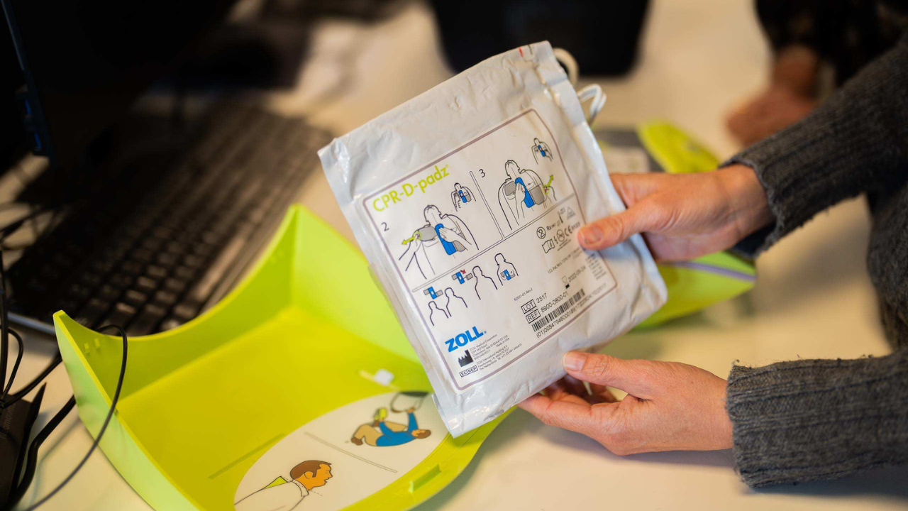 Elektroden und Batterien f&uuml;r ZOLL AEDs austauschen