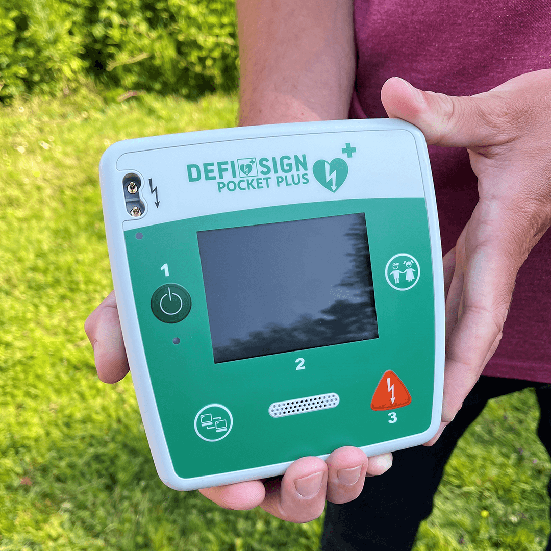 kleiner AED für Bergwacht